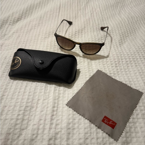 Ray-Ban Black Classic Sunglasses with Case - Picture 1 of 7